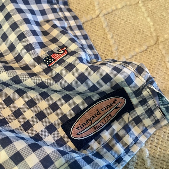 Vineyard vines swim shorts - Picture 4 of 9
